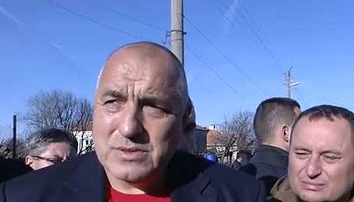 Борисов отбеляза, че от данните по разследването на инцидента до момента нищо не потвърждава версията за движение на композицията с превишена скорост Борисов отбеляза, че от данните по разследването на инцидента до момента нищо не потвърждава версията за движение на композицията с превишена скорост