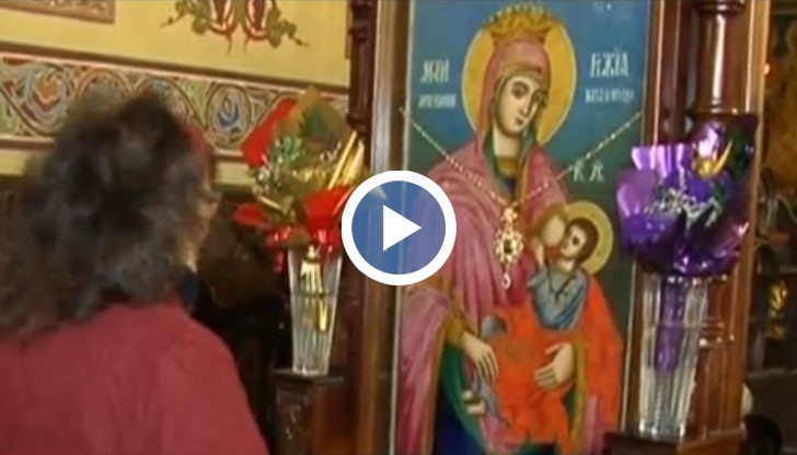 Русенци разказват истории за изцеление след като са се помолили пред иконата на Света Богородица Млекопитателница от село Пепелина