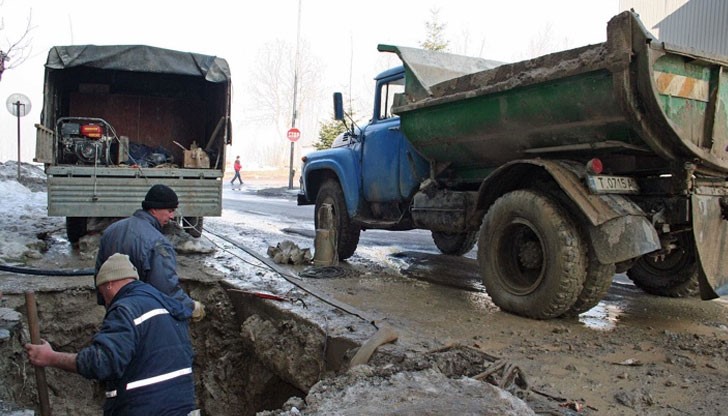 Главният път София - Русе е затворен за движение и в двете посоки в района на град Луковит