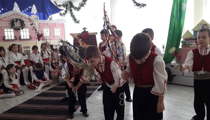 В детска градина „Чучулига“ се проведе пресъздаване на фолклорните празниците – Бъдни вечер, Коледа и Сурваки