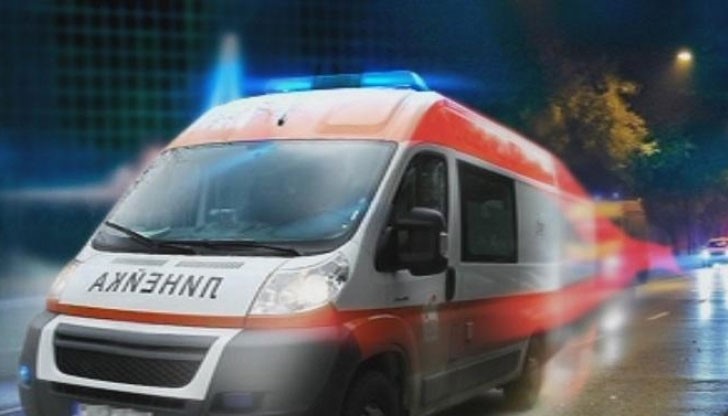 Три коли са се ударили една в друга, има задръстване и пострадал Три коли са се ударили една в друга, има задръстване и пострадал