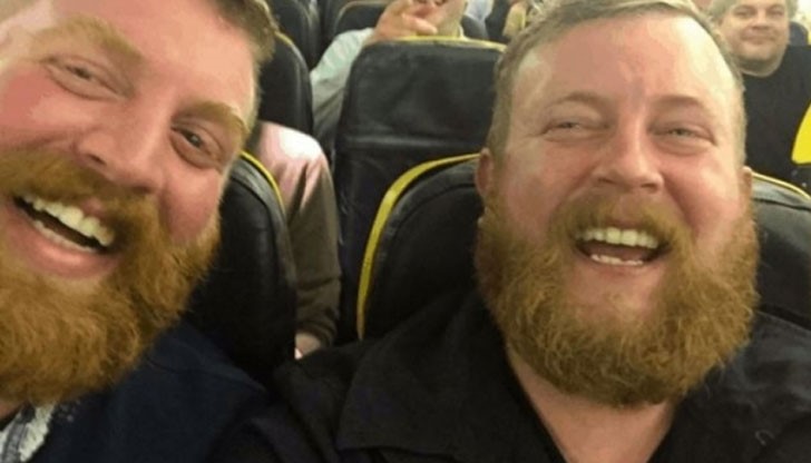 Мъж срещна двойника си случайно по време на полет