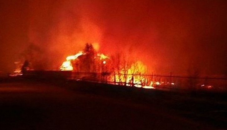 Над 20 сгради са разрушени, в това число и на сградата на полицията Над 20 сгради са разрушени, в това число и на сградата на полицията