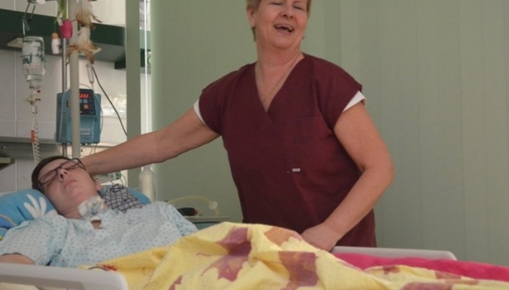 Младата жена претърпяла жестока автомобилна катастрофа Младата жена претърпяла жестока автомобилна катастрофа