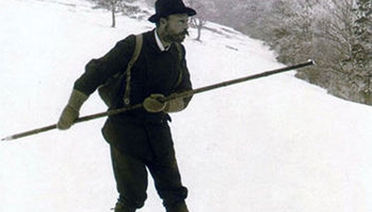 Русенец се пързаля с налъми, заковани на дъски