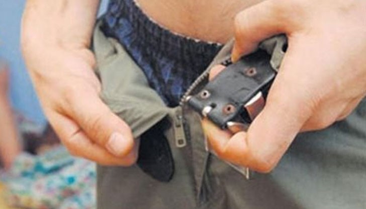 Момченцето откликнало на виковете на баба си и храбро се развикало срещу натрапника Момченцето откликнало на виковете на баба си и храбро се развикало срещу натрапника