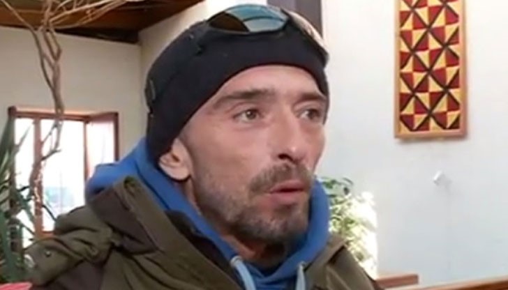 Тоя пич знае как да оцелее, качил се е горе малко да си почине от шибаните правила и закони