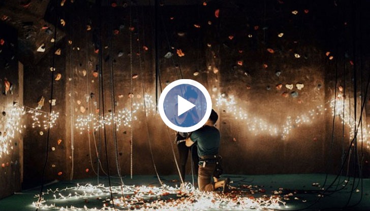 Коледа, празници, вълшебство, романтична атмосфера и... едно предложение за брак, което ще ви усмихне