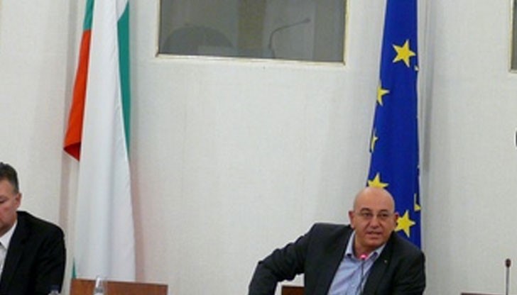 Анкетната комисия, проверяваща конкуренцията в сектора, извика на помощ шефа на Държавния резерв