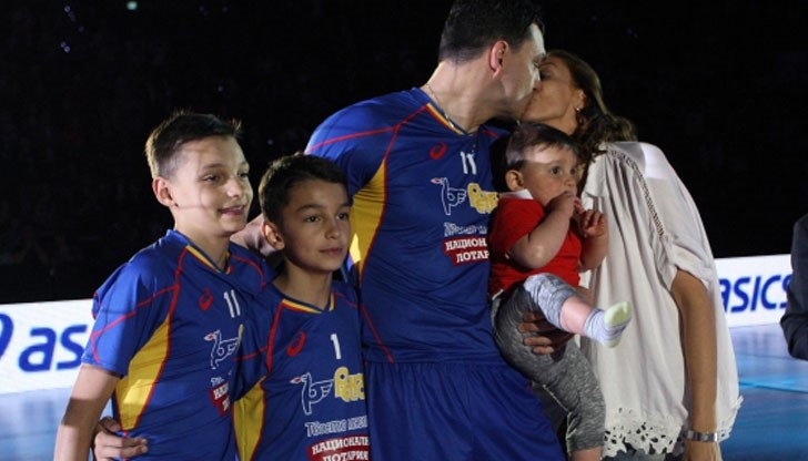 Владо и Мая се надяват четвъртото да бъде момиче и нямат претенции децата им непременно да станат професионални волейболисти Владо и Мая се надяват четвъртото да бъде момиче и нямат претенции децата им непременно да станат професионални волейболисти