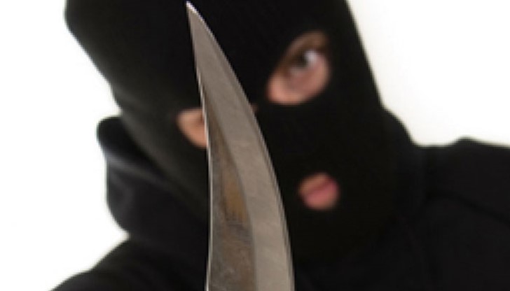 Гангстерът задигнал 50 лева и стойка с билети от лотария Гангстерът задигнал 50 лева и стойка с билети от лотария