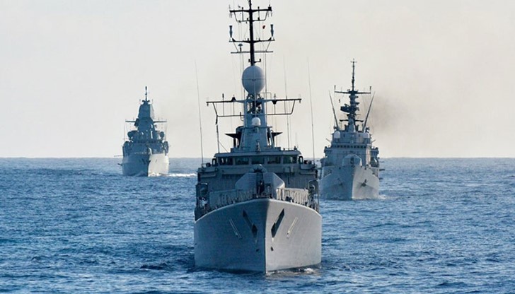 Бойни кораби от Черноморския флот на Русия заемат позиции край западните брегове на Крим