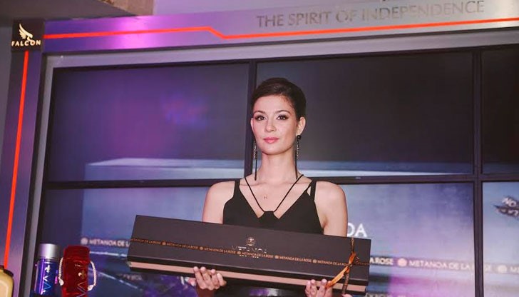 Първата кампания, която красавицата подкрепи бе в помощ на "пеперудените деца"