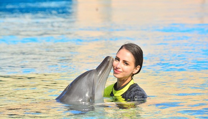 Цвети е видимо щастлива, което радва цяла България