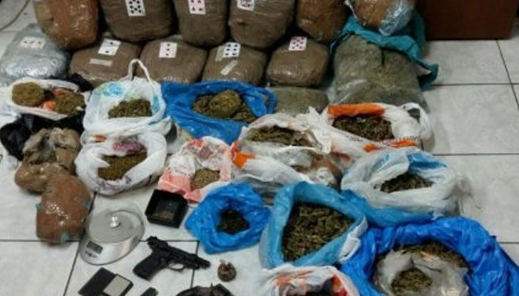 Гръцката полиция обяви официално имената и снимките на задържаните членове от Международна мрежа зариваща с наркотици центъра на Атина