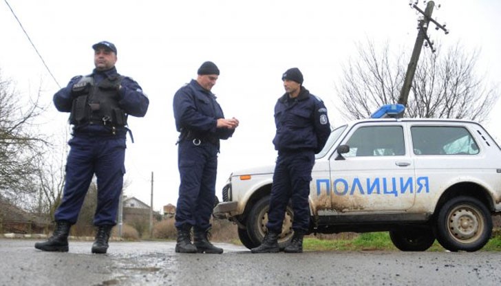 "Всичко е на късмет и на доизживяване. Тези автомобили - стари, руски - нямат гуми." "Всичко е на късмет и на доизживяване. Тези автомобили - стари, руски - нямат гуми."