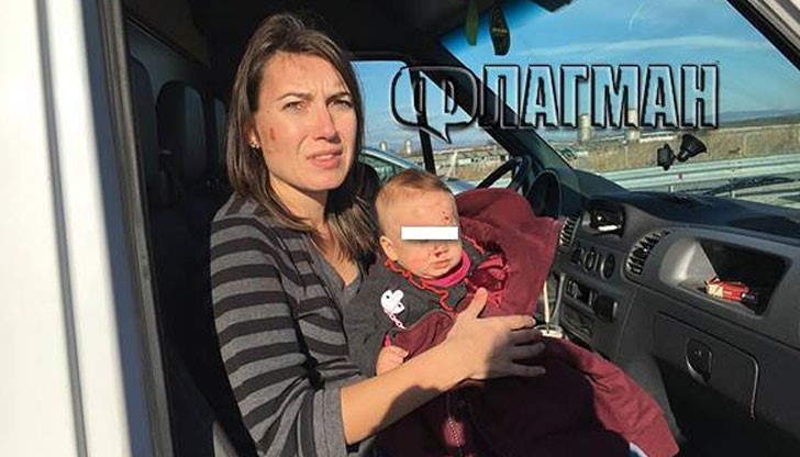 Пловдивски ТИР отнесе "Рено Клио" в аварийната лента, докато майката давала вода на едно от бебетата