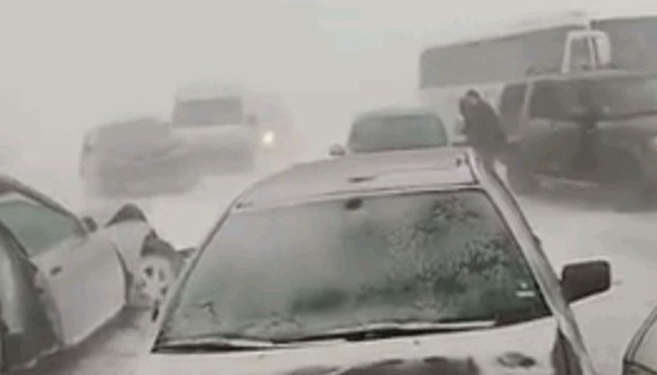 Поради неспазените от водачите на тежкотоварни автомобили забрани за движение, в района на Карнобат - Айтос отново се е получило струпване на коли