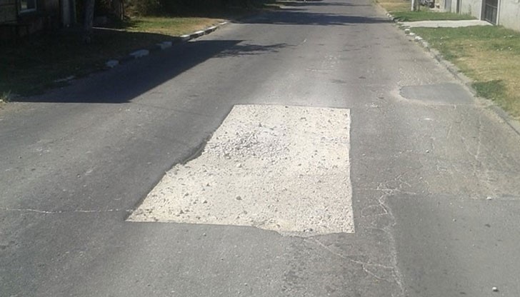 Община - Русе не може да се справи с една дупка вече 10 месеца