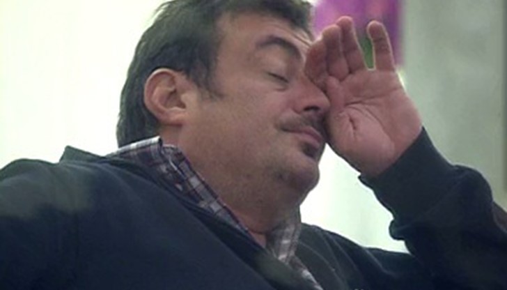 София, ти си по-сладка от плуващо патенце, извинявай, че ти извадих две зъбчета, умилително споделя артистът София, ти си по-сладка от плуващо патенце, извинявай, че ти извадих две зъбчета, умилително споделя артистът