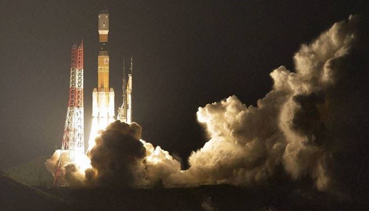 Япония изстреля в Космоса товарен кораб, който трябва да превози до Международната космическа станция (МКС) специален колектор за космически боклук