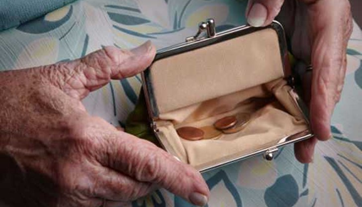 Всички са длъжници, защото в селото няма банков клон Всички са длъжници, защото в селото няма банков клон