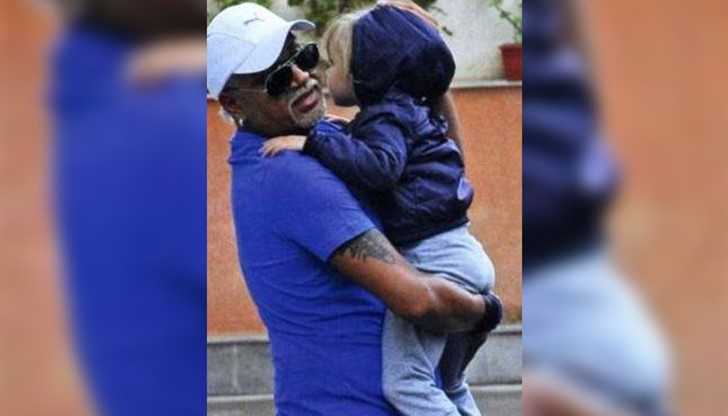 Малката Рая, която певецът отглежда като принцеса, изглежда досущ като скандинавка, макар и двама тъмнокожи родители