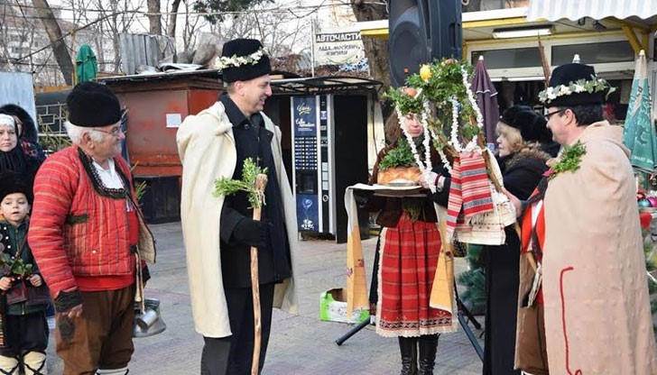 Поздравиха и коледуваха за здраве и берекет стопанина на "Общински пазари" ЕООД – Русе Кунчо Кунчев
