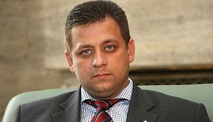 Все едно! Животът си върви, кучето си лае Все едно! Животът си върви, кучето си лае