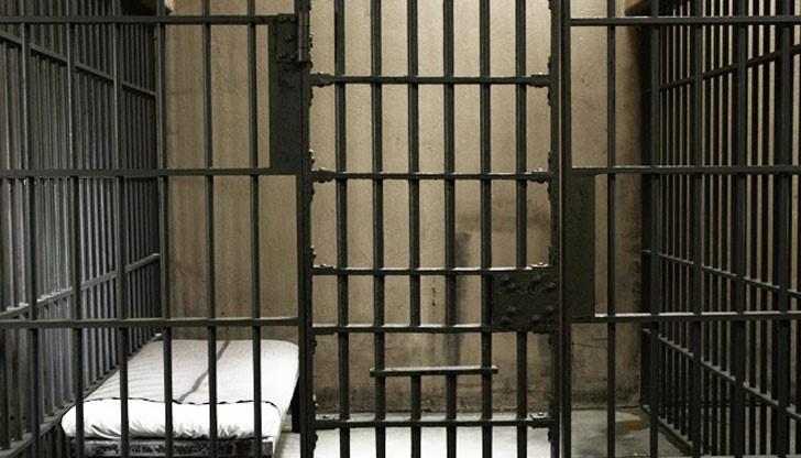 32-годишната жена е обвинена в кражба на бижута и нарушаване на обществения ред 32-годишната жена е обвинена в кражба на бижута и нарушаване на обществения ред