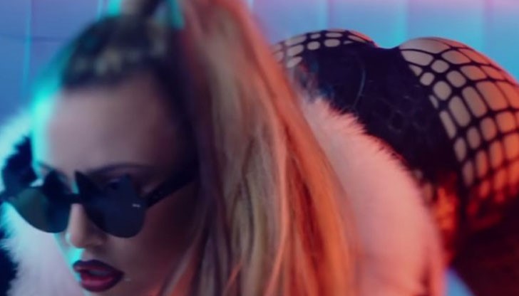 Любимата на всички младежи певица се гордее със себе си, формите си и е убедена, че може да постигне много повече!