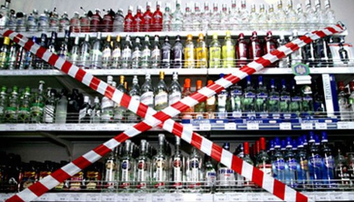 Премиерът на Русия забрани продажбата на напитки с над 25% алкохол