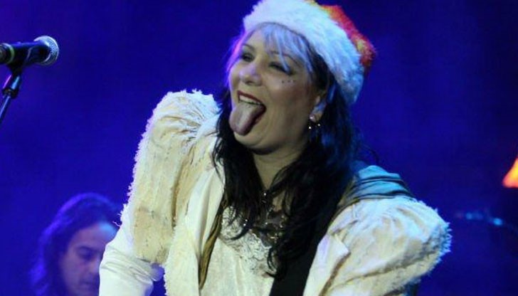 В програмата ще се включат включат рок бенд и солисти от фолклорния танцов ансамбъл “Найден Киров” В програмата ще се включат включат рок бенд и солисти от фолклорния танцов ансамбъл “Найден Киров”