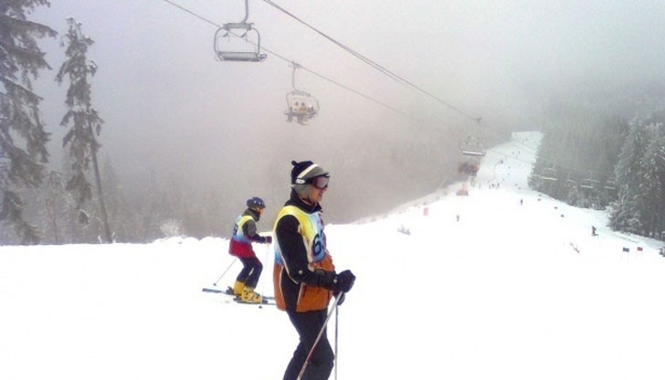 Курортът посрещна първите туристи с пет отворени писти, отлични условия за ски и безплатни лифтовете в първия ден