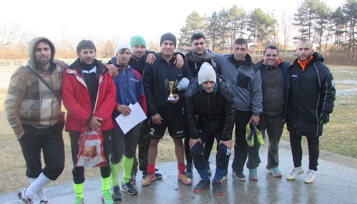 На втория ден от рождественските празници в Ценово се проведе футболен турнир на малки врати