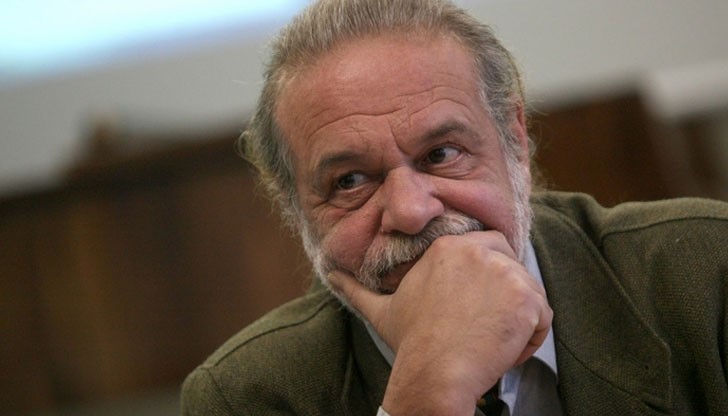 Прогнозата на политолога Евгений Дайнов е, че на парламентарни избори социалистите ще победят, макар и с малко, управляващата в момента партия Прогнозата на политолога Евгений Дайнов е, че на парламентарни избори социалистите ще победят, макар и с малко, управляващата в момента партия