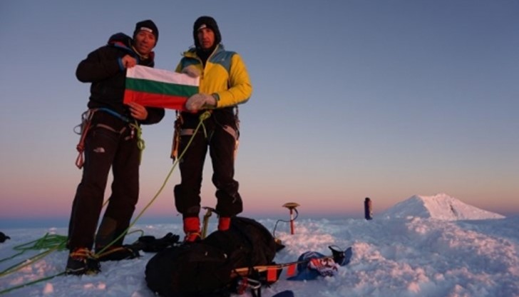 Двама алпинисти покориха върховете Фризленд и Св. Борис на планината Тангра на остров Ливингстън, Антарктида