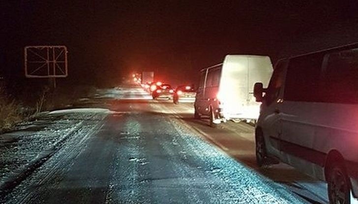 Магистрала Тракия е затворена, движението е пренасочено през Бургас - Айтос - Карнобат, а пътят Айтос - Бургас е затворен от катастрофирал ТИР Магистрала Тракия е затворена, движението е пренасочено през Бургас - Айтос - Карнобат, а пътят Айтос - Бургас е затворен от катастрофирал ТИР