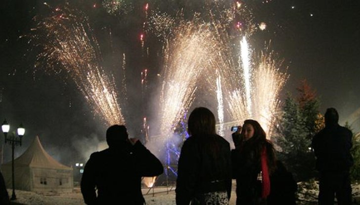 Опасни фойерверки, светлинни гирлянди и детски играчки масово се продават в търговската мрежа