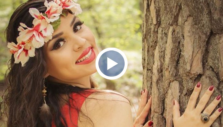 Аз съм първата, песента ми излезе през лятото, тя е авторска