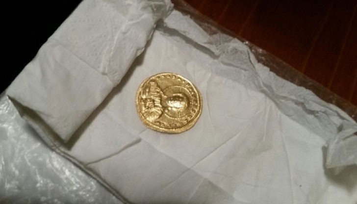 Истинско съкровище изскочило след обиска на 18 адреса