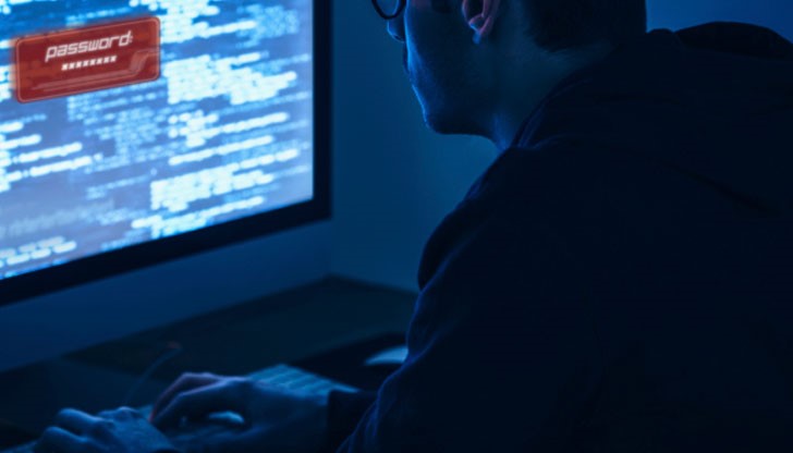 Прокуратурата твърди, че 44-годишният Красимир Николов от Варна е получил достъп онлайн до банковите сметки на жертвите си и е прехвърлил средства от тях или е направил такива опити