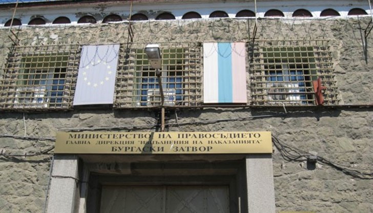 Дежурните надзиратели явно са му имали доверие! Дежурните надзиратели явно са му имали доверие!