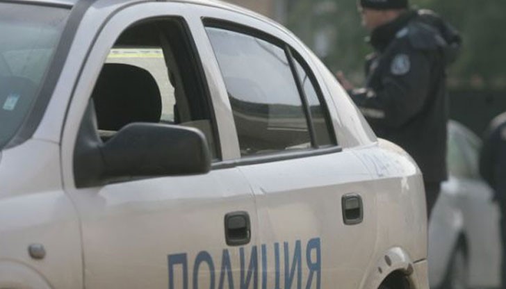 Задържани са четирима дилъри и един полицай от Първо РУ