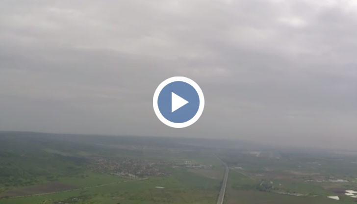 Какво вижда пилотът, докато каца на българското летище