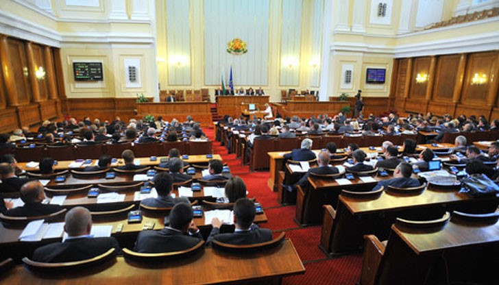 Трима депутати са говорили по над 30 часа от парламентарната трибуна