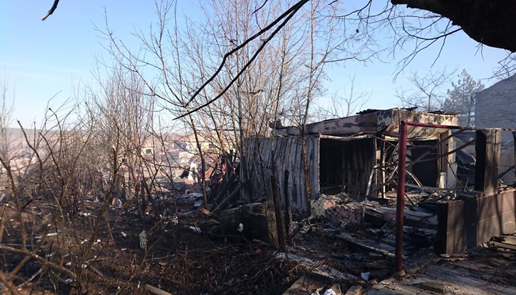 На всеки ъгъл в селото се виждат плачещи хора