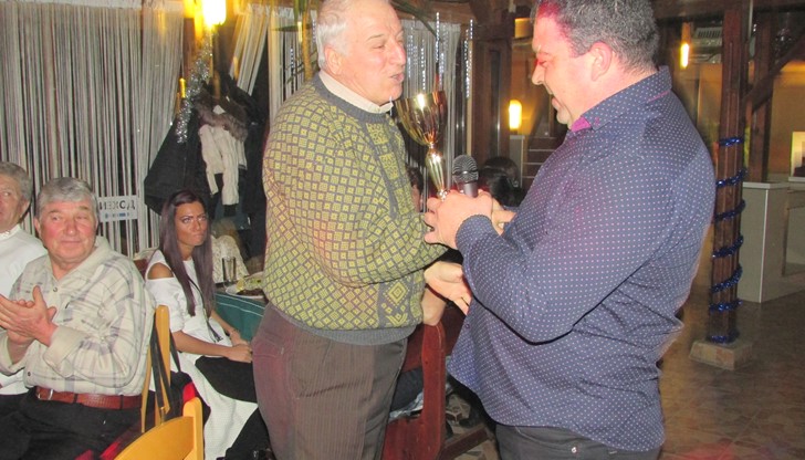 Според предварителния регламент всеки участник трябваше да предложи кандидатура за отличието