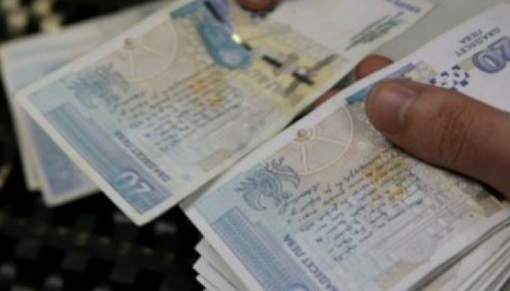 Досега, съгласно бюджета за 2016 г., размерът на месечната добавка за отглеждане на дете с трайно увреждане по чл. 8д, ал. 1 от ЗСПД беше в размер на 240 лева