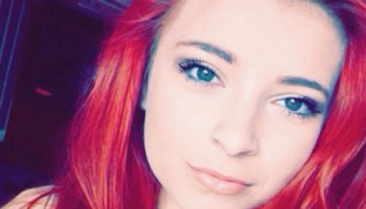 Ребека страда от изкривяване на гръбначния стълб, което деформира тялото й